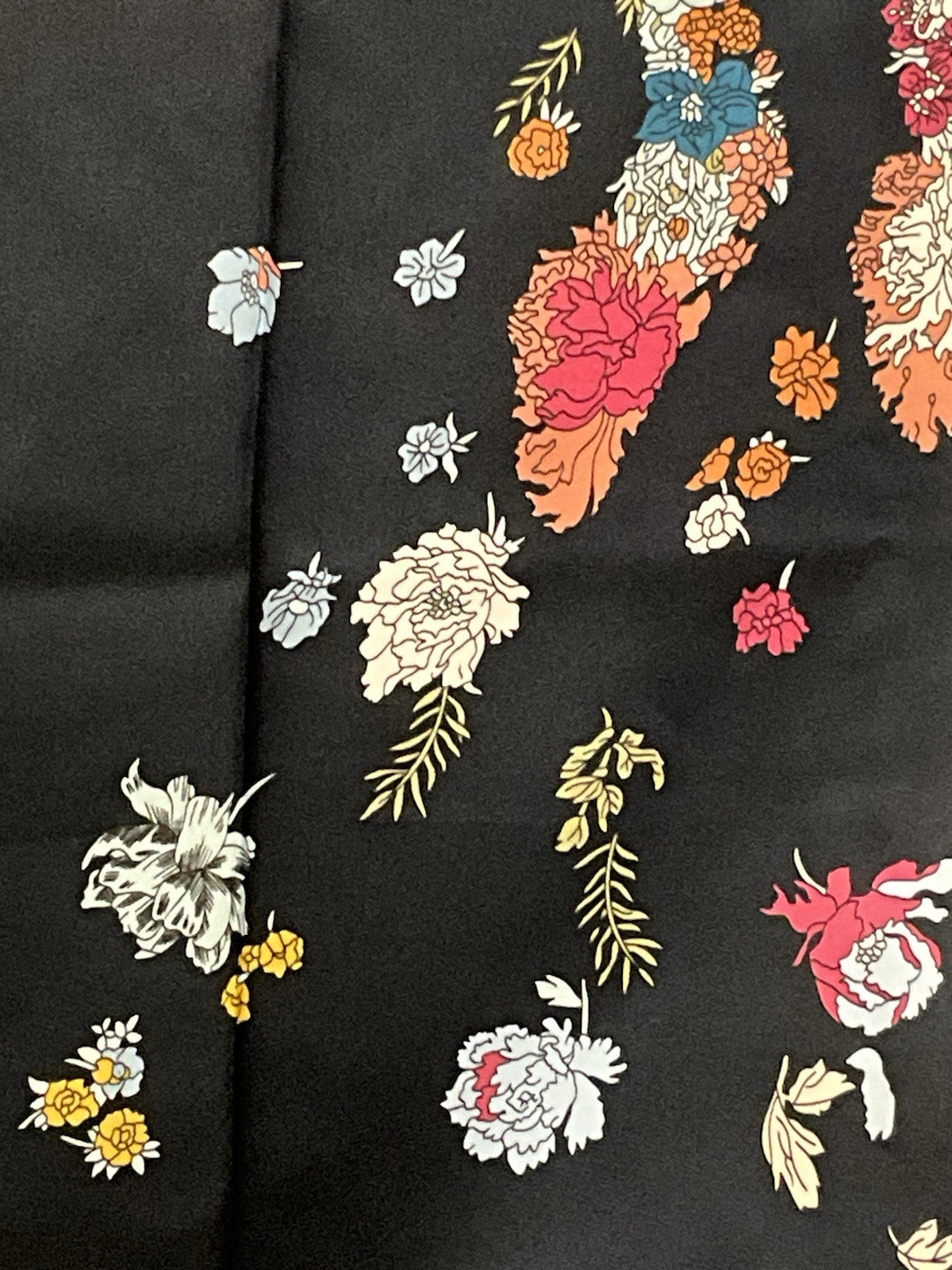 ‘Chainescarf’ 90cm, 35" 100% silk square scarf, elegant designer look